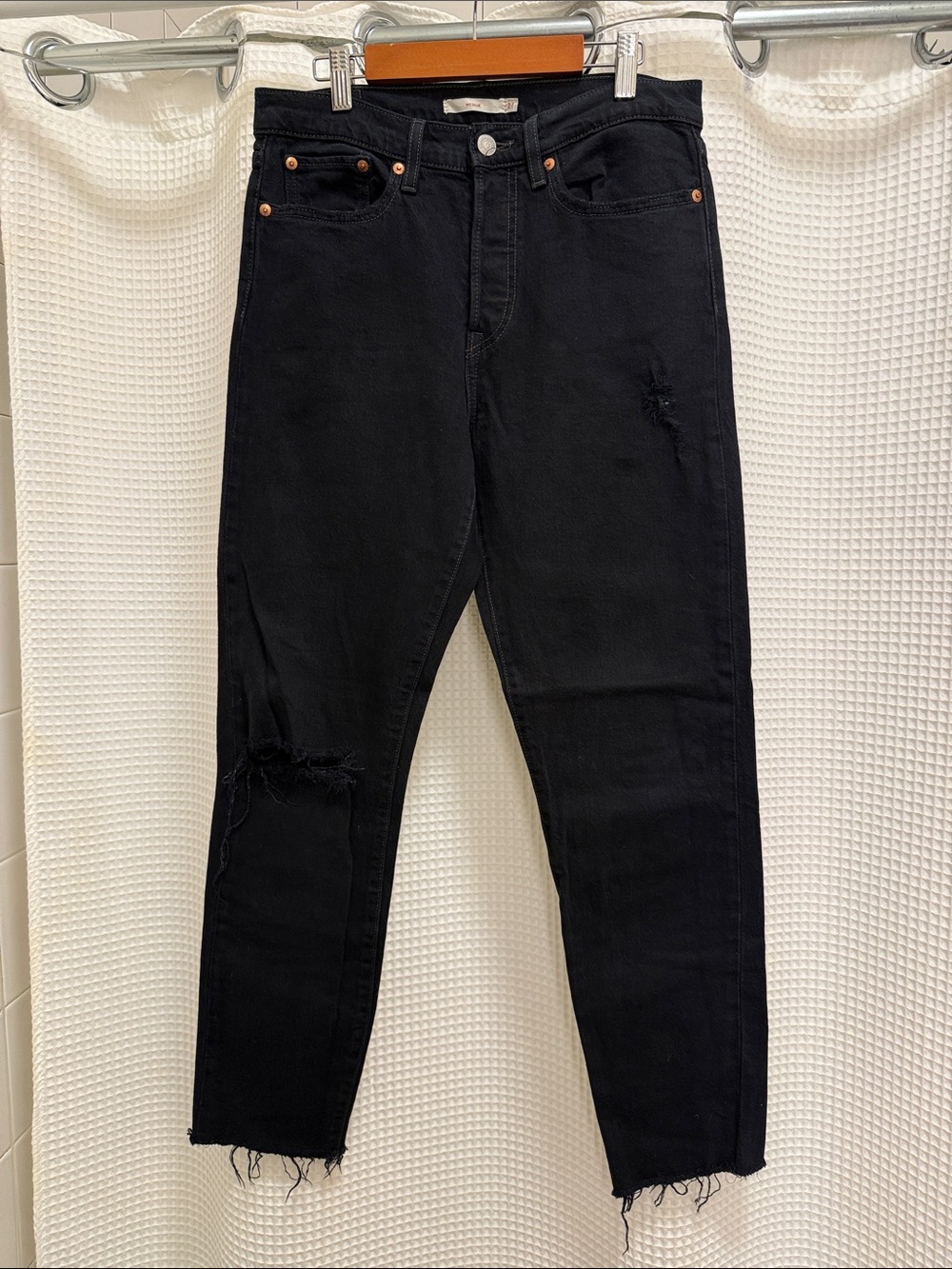 Levi’s Black Distressed Wedgie Straights Jeans - size 27